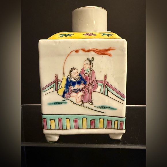 🏮 Vintage Chinese Porcelain Famille Rose Diamond-Shaped Vase / Tea Caddy - Picture 6 of 10